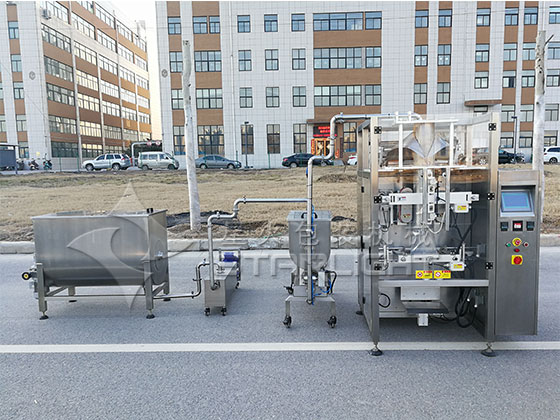 全自動火鍋底料包裝機-自動化火鍋底料包裝生產線實拍