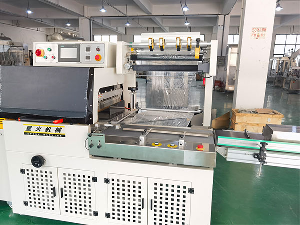 保溫材料熱收縮包裝機(jī)